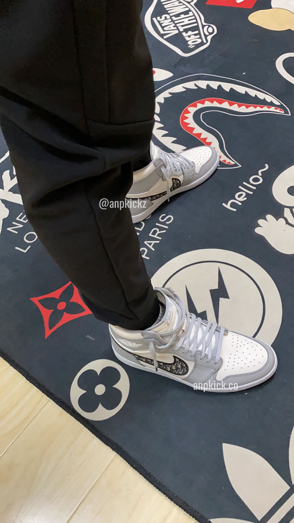 Dior Air Jordan 1 High Og Cn8607 002 On Feet Anpkickz (4) - www.newkick.vip Dior Air Jordan 1 High Og Cn8607 002 On Feet Anpkickz (4) - www.newkick.vip