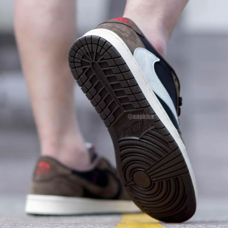 Travis Scott Air Jordan 1 Low Og On Feet  Dark Mocha Cq4277 001 (4) - www.newkick.vip