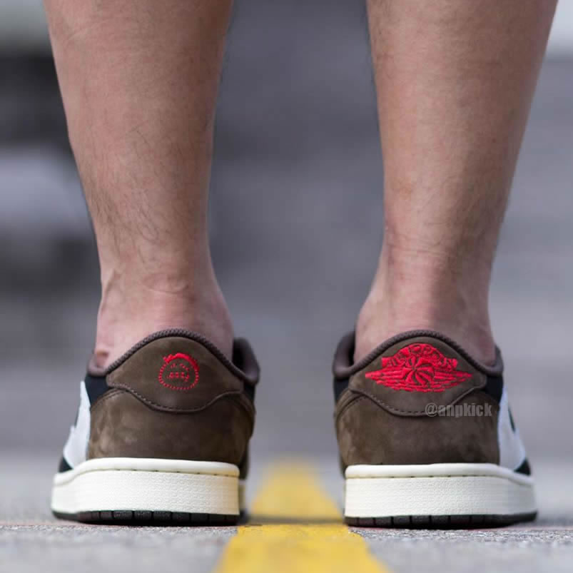 Travis Scott Air Jordan 1 Low Og On Feet  Dark Mocha Cq4277 001 (6) - www.newkick.vip