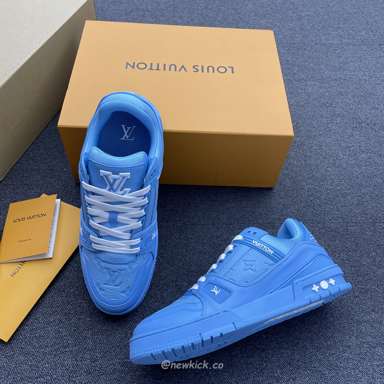 Louis Vuitton Trainer Blue Embossed Monogram (8) - www.newkick.vip
