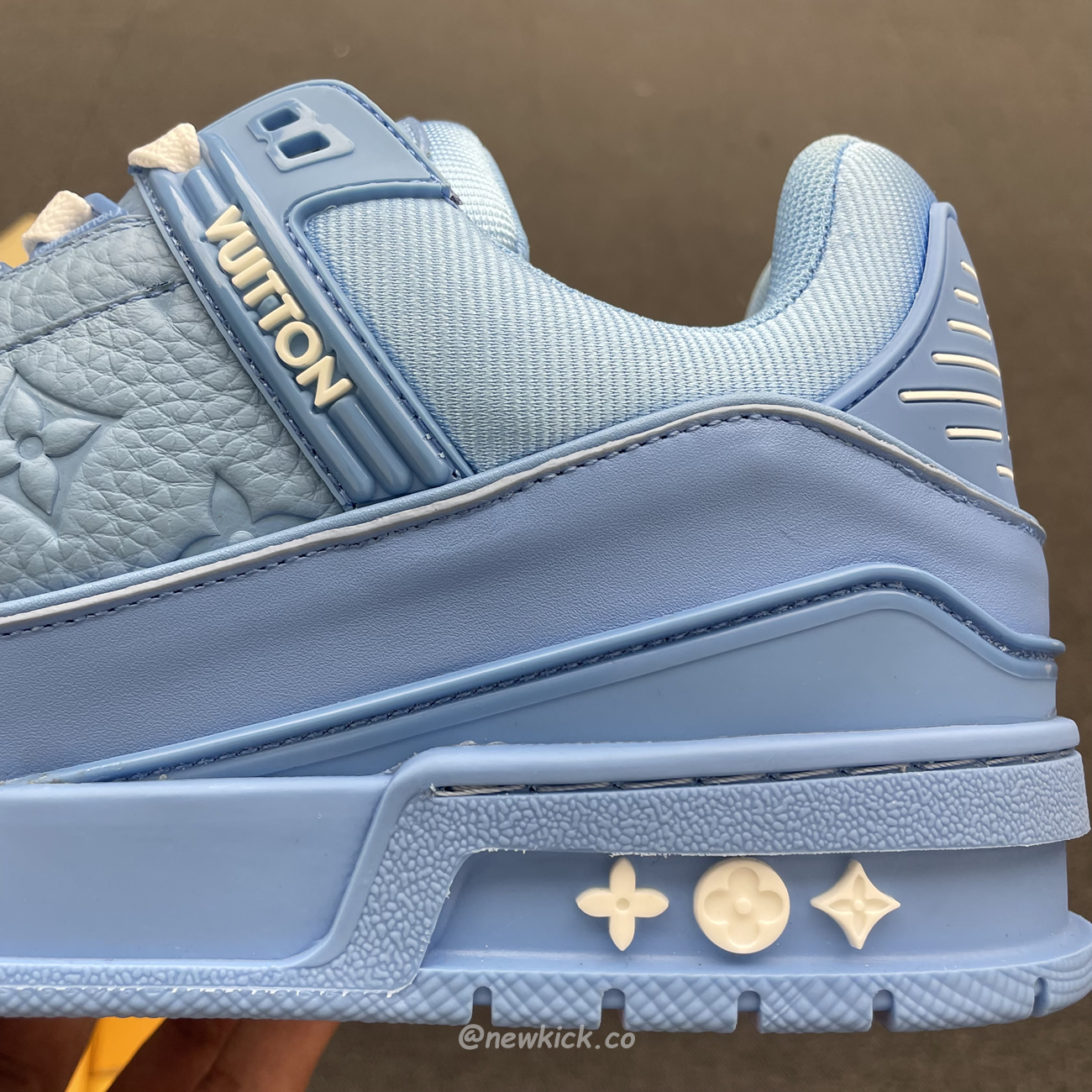 Louis Vuitton Trainer Blue Embossed Monogram (9) - www.newkick.vip