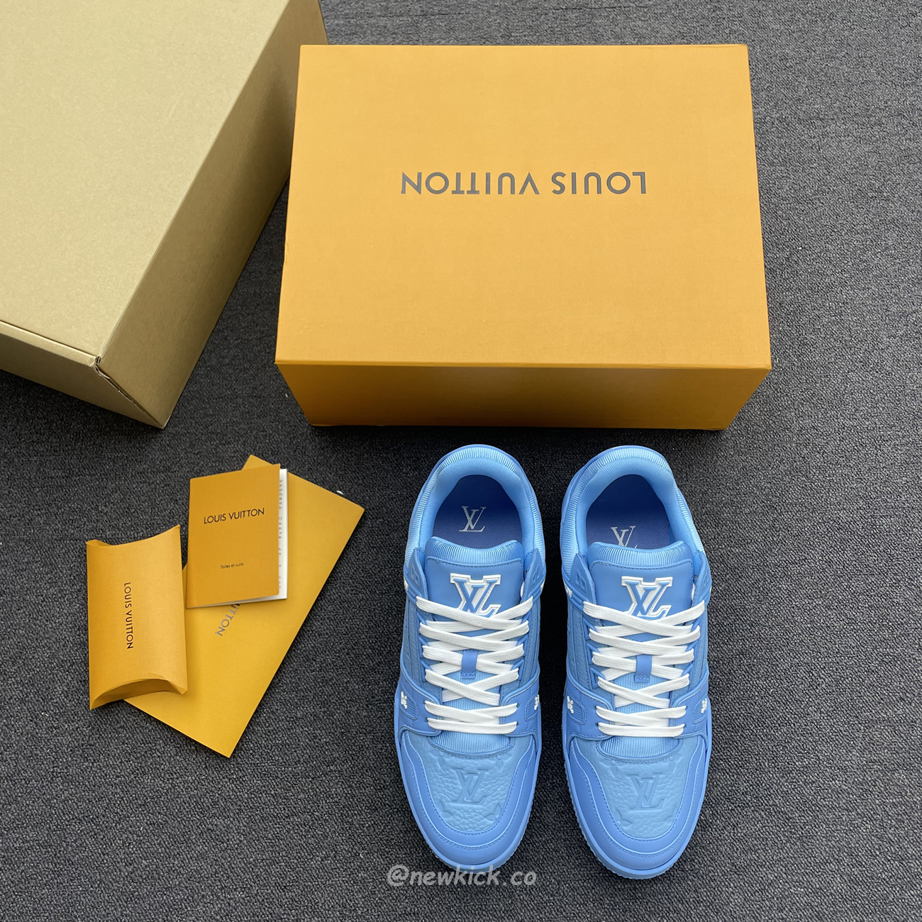 Louis Vuitton Trainer Blue Embossed Monogram (10) - www.newkick.vip