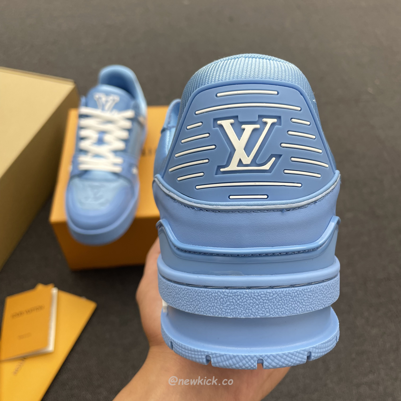 Louis Vuitton Trainer Blue Embossed Monogram (3) - www.newkick.vip