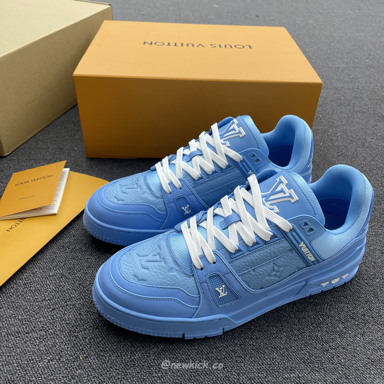 Louis Vuitton Trainer Blue Embossed Monogram (4) - www.newkick.vip