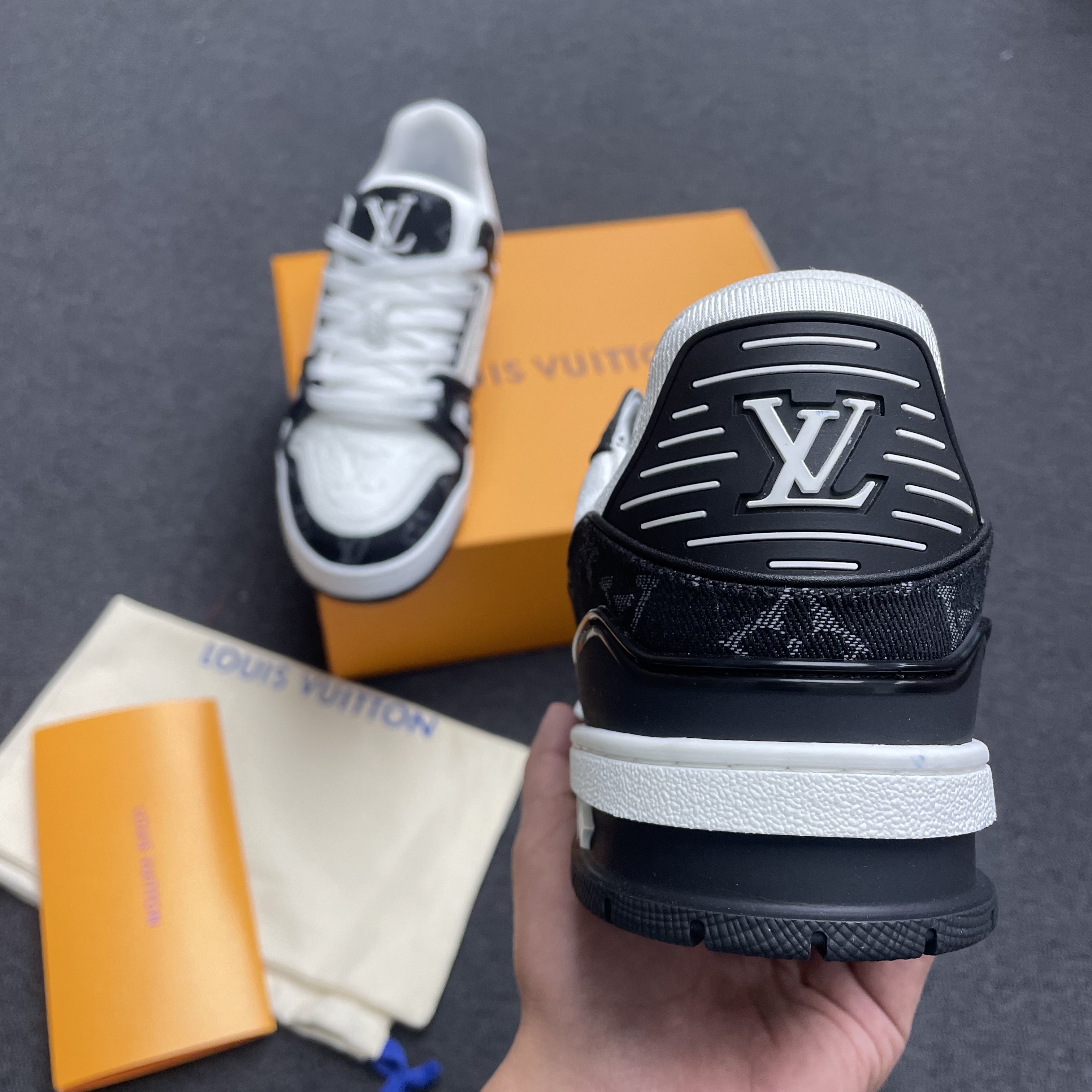 Louis Vuitton Lv Trainer White Black White 1a9jgb (3) - www.newkick.vip