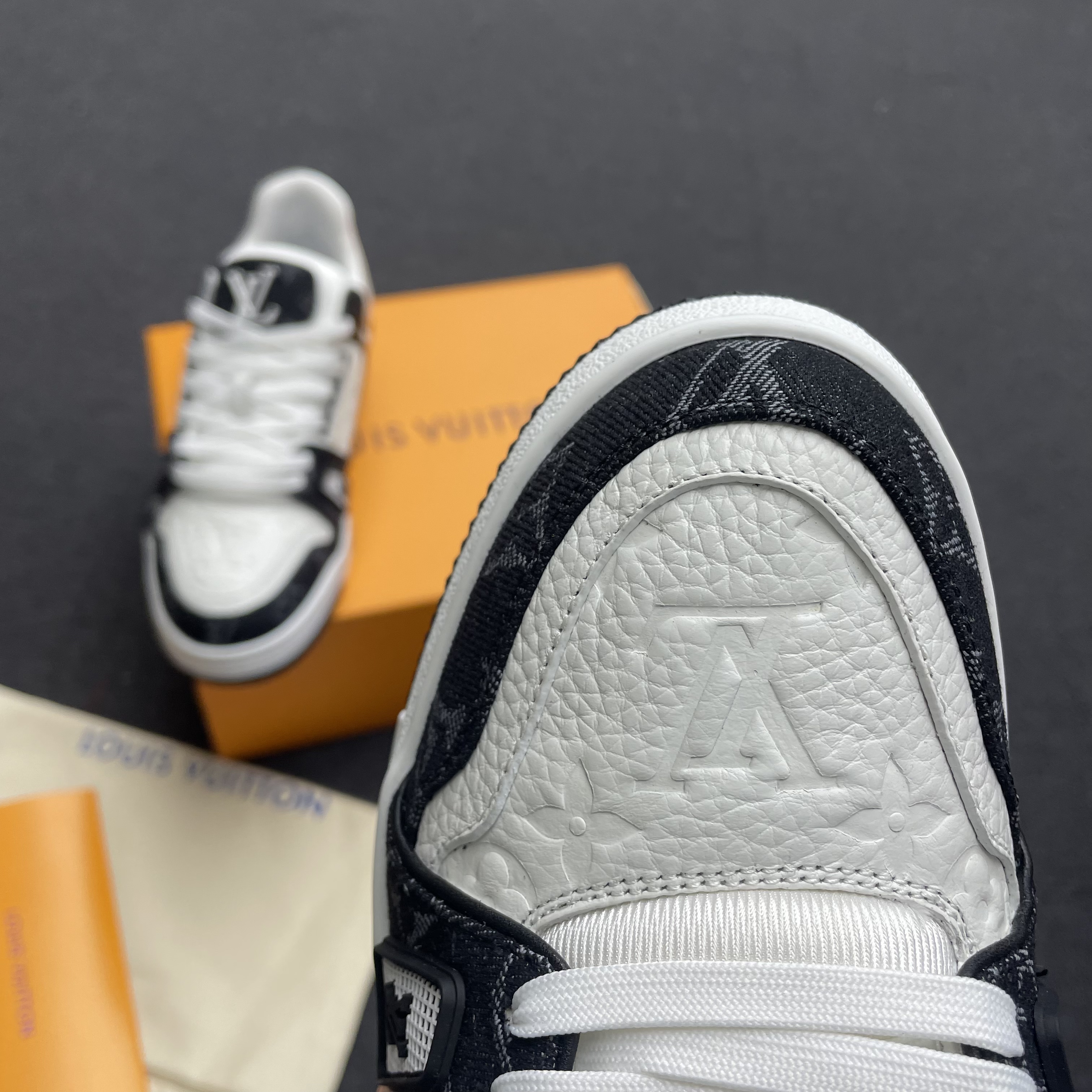 Louis Vuitton Lv Trainer White Black White 1a9jgb (4) - www.newkick.vip