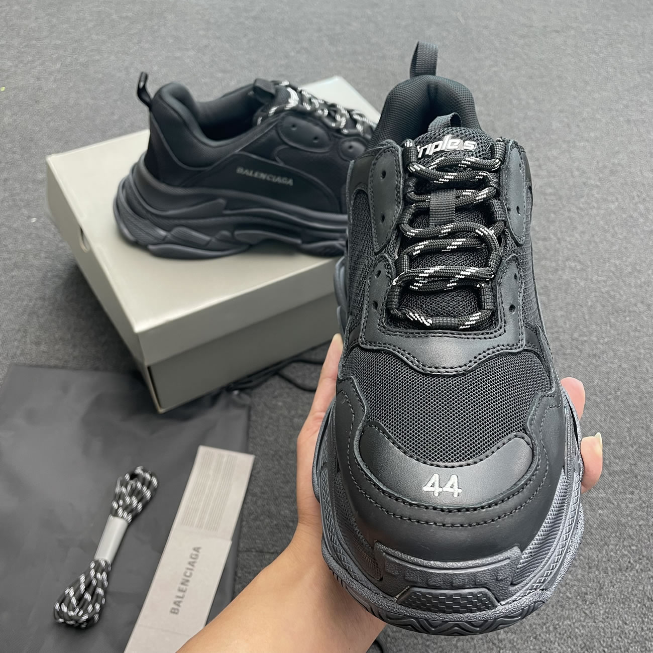 Balenciaga Triple S Triple Black 2018 Reissue Pre Distressed 512176 W09o1 1000 (3) - www.newkick.vip Balenciaga Triple S Triple Black 2018 Reissue Pre Distressed 512176 W09o1 1000 (3) - www.newkick.vip