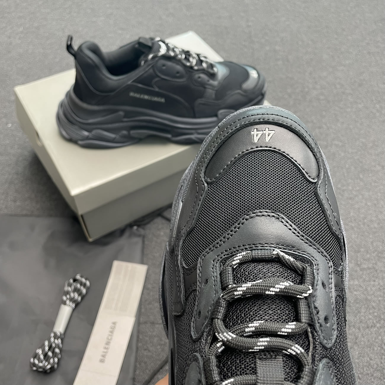 Balenciaga Triple S Triple Black 2018 Reissue Pre Distressed 512176 W09o1 1000 (5) - www.newkick.vip Balenciaga Triple S Triple Black 2018 Reissue Pre Distressed 512176 W09o1 1000 (5) - www.newkick.vip