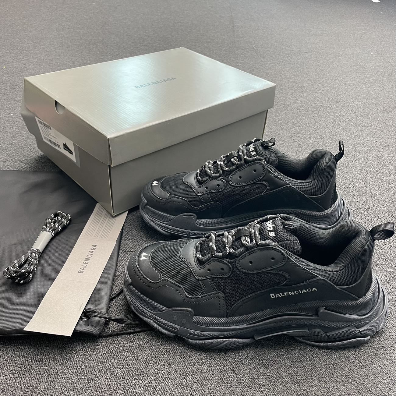 Balenciaga Triple S Triple Black 2018 Reissue Pre Distressed 512176 W09o1 1000 (6) - www.newkick.vip Balenciaga Triple S Triple Black 2018 Reissue Pre Distressed 512176 W09o1 1000 (6) - www.newkick.vip