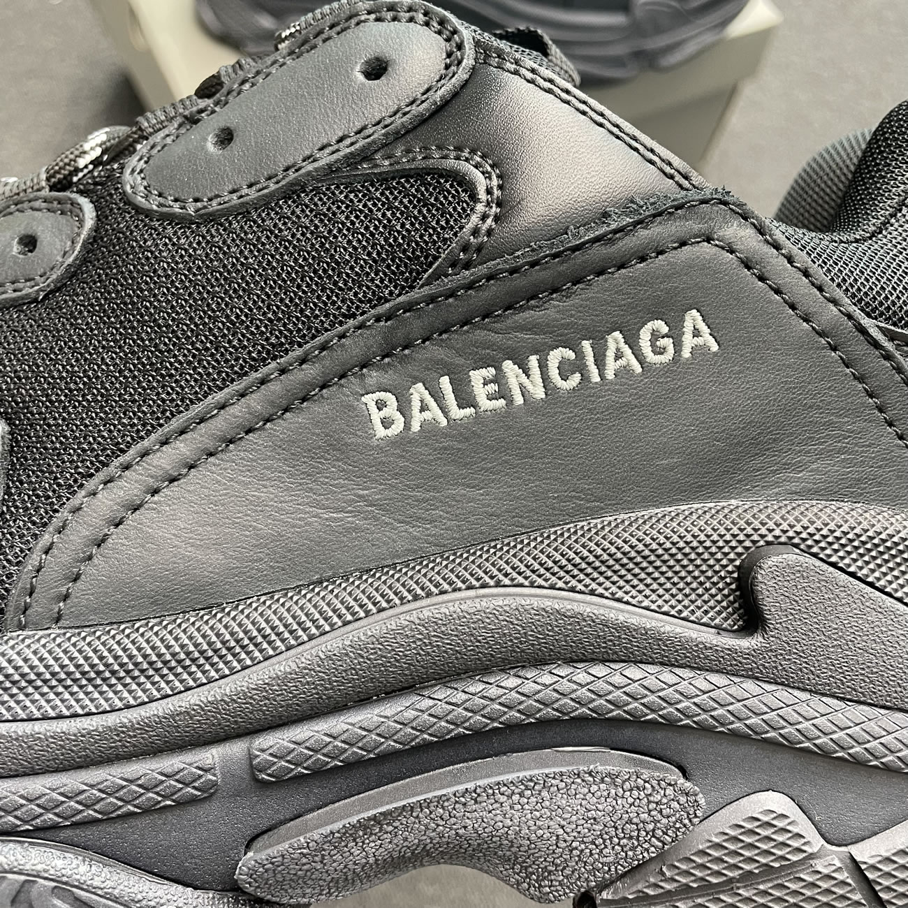 Balenciaga Triple S Triple Black 2018 Reissue Pre Distressed 512176 W09o1 1000 (7) - www.newkick.vip Balenciaga Triple S Triple Black 2018 Reissue Pre Distressed 512176 W09o1 1000 (7) - www.newkick.vip