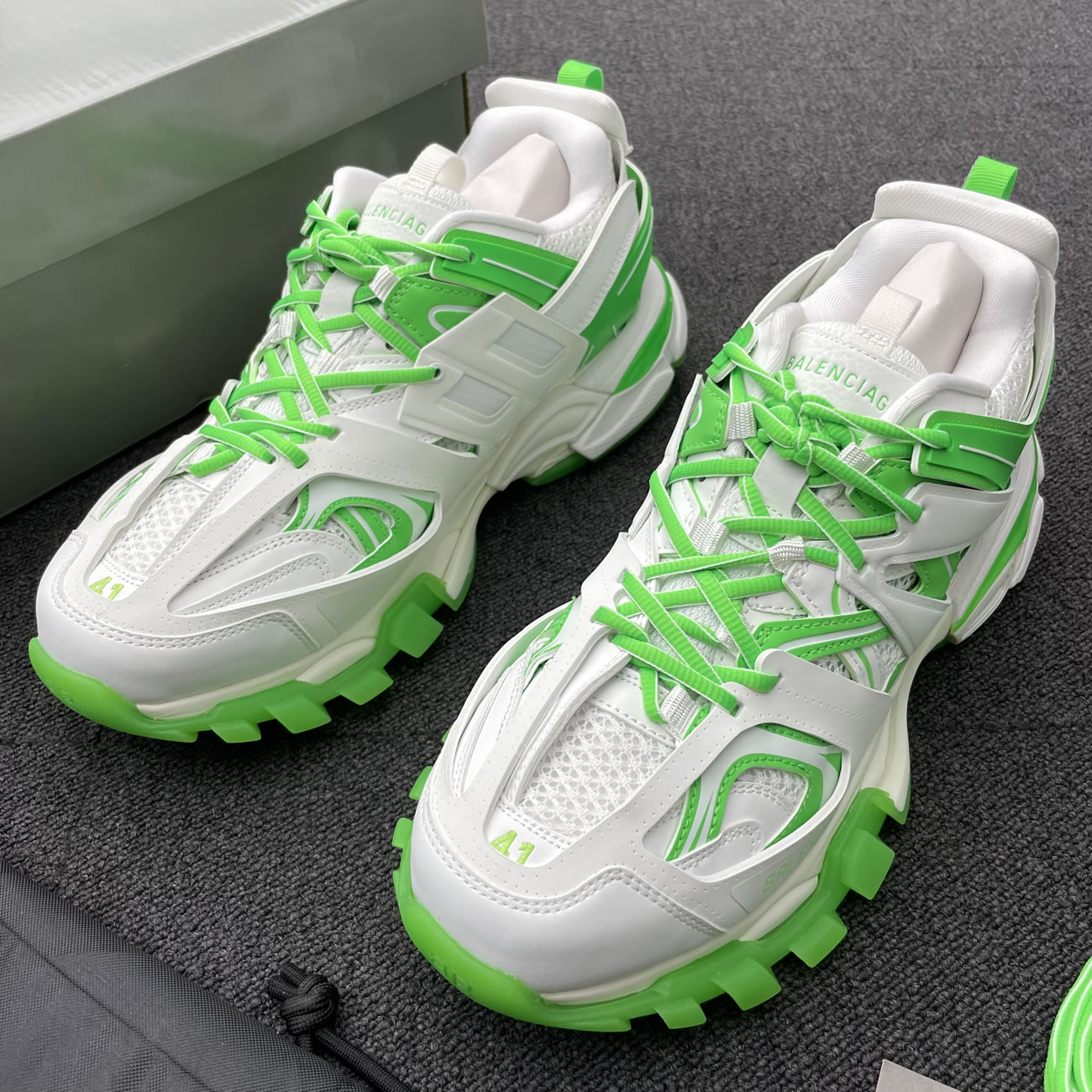 Balenciaga Track Led Sneaker 542436w3rl19035 (4) - www.newkick.vip Balenciaga Track Led Sneaker 542436w3rl19035 (4) - www.newkick.vip