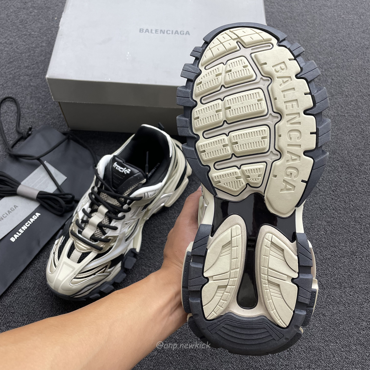 Balenciaga Track.2 Beige Black 568614w2gn38071 (11) - www.newkick.vip