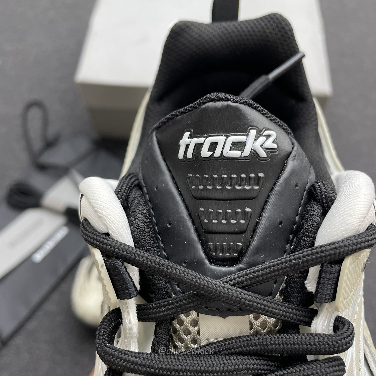 Balenciaga Track.2 Beige Black 568614w2gn38071 (13) - www.newkick.vip