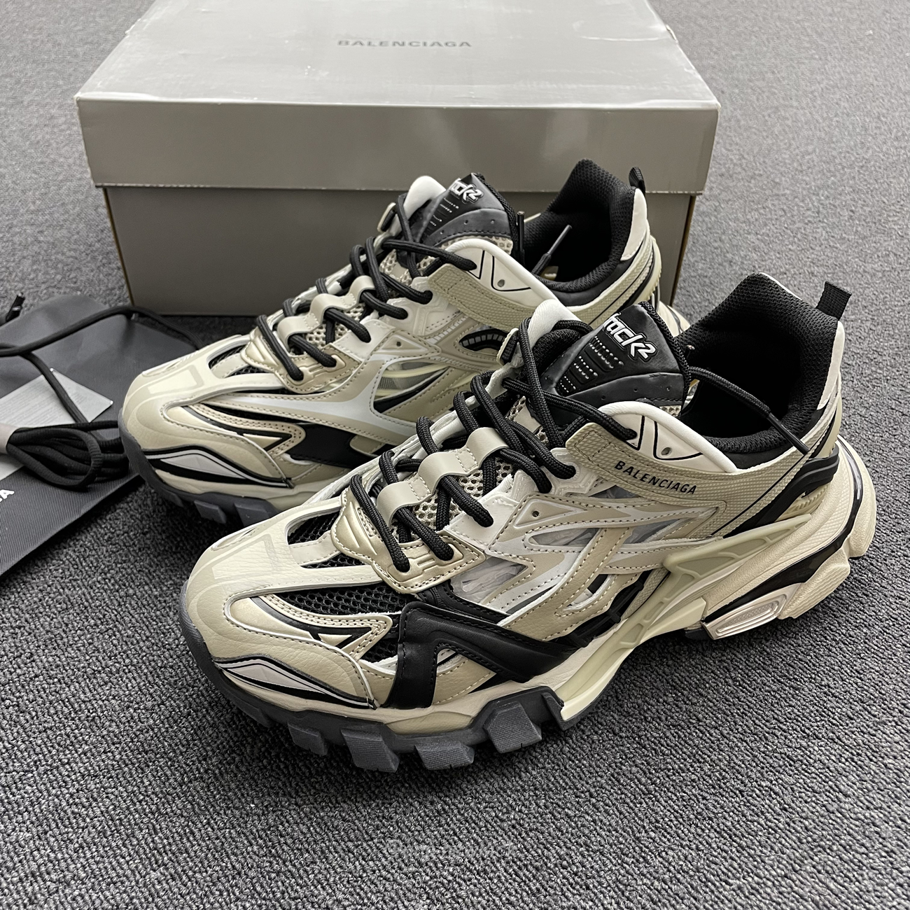 Balenciaga Track.2 Beige Black 568614w2gn38071 (14) - www.newkick.vip