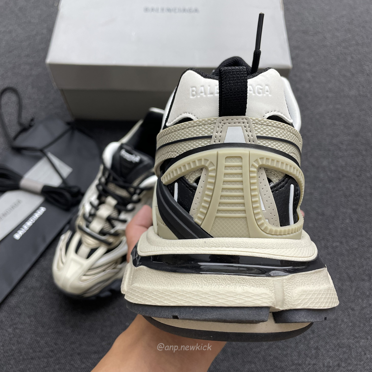 Balenciaga Track.2 Beige Black 568614w2gn38071 (15) - www.newkick.vip