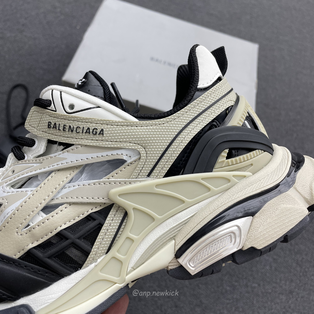 Balenciaga Track.2 Beige Black 568614w2gn38071 (18) - www.newkick.vip