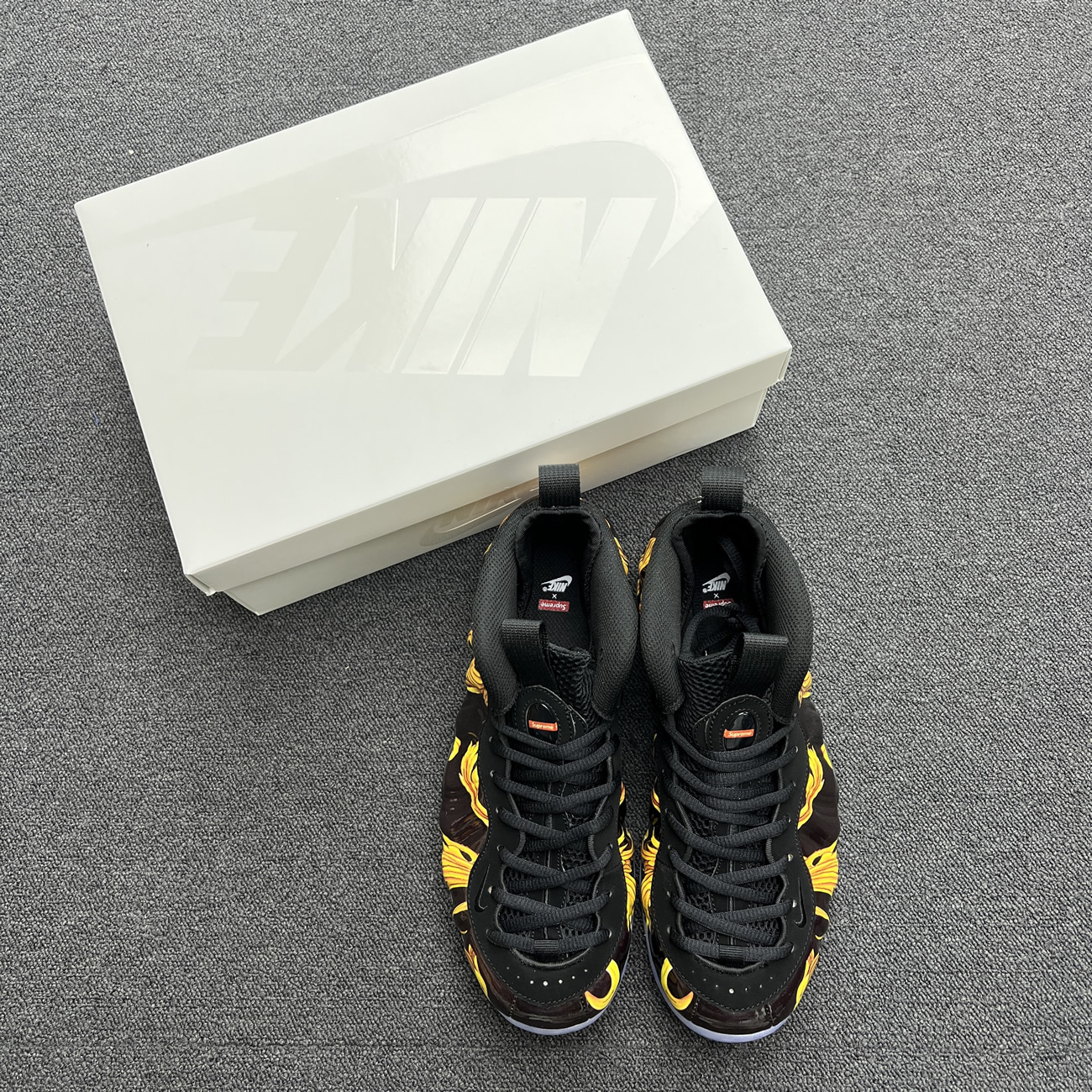 Nike Air Foamposite One Supreme Black Red 652792 001 600 (10) - www.newkick.vip