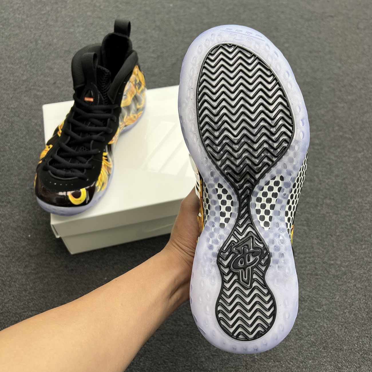 Nike Air Foamposite One Supreme Black Red 652792 001 600 (3) - www.newkick.vip