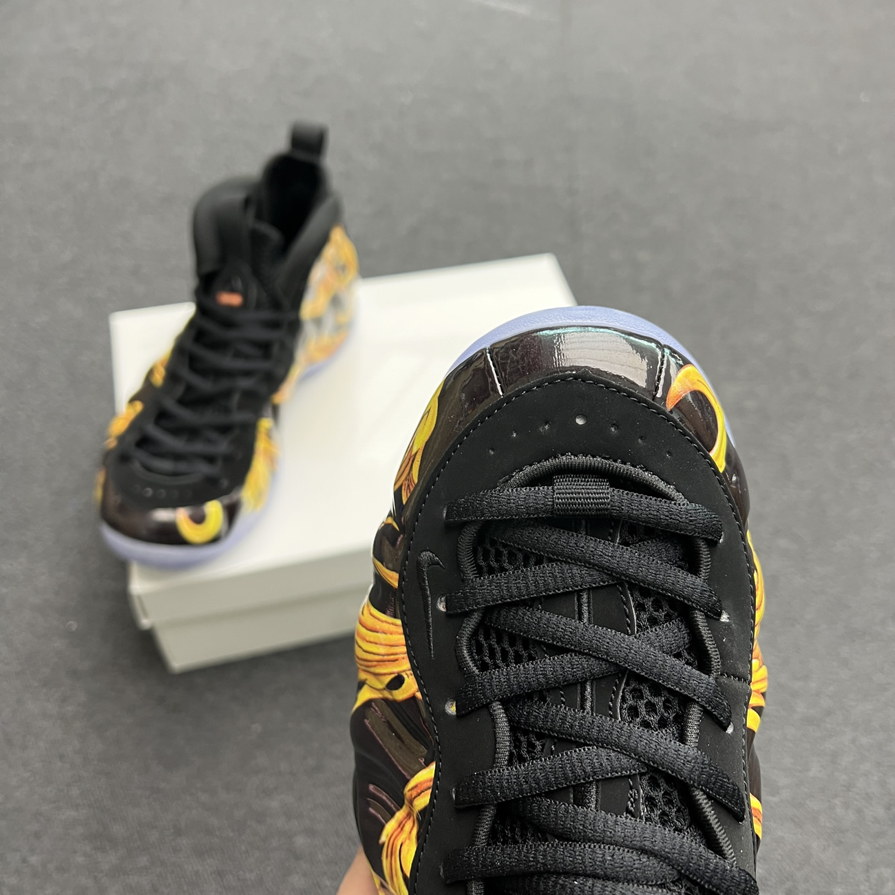 Nike Air Foamposite One Supreme Black Red 652792 001 600 (4) - www.newkick.vip