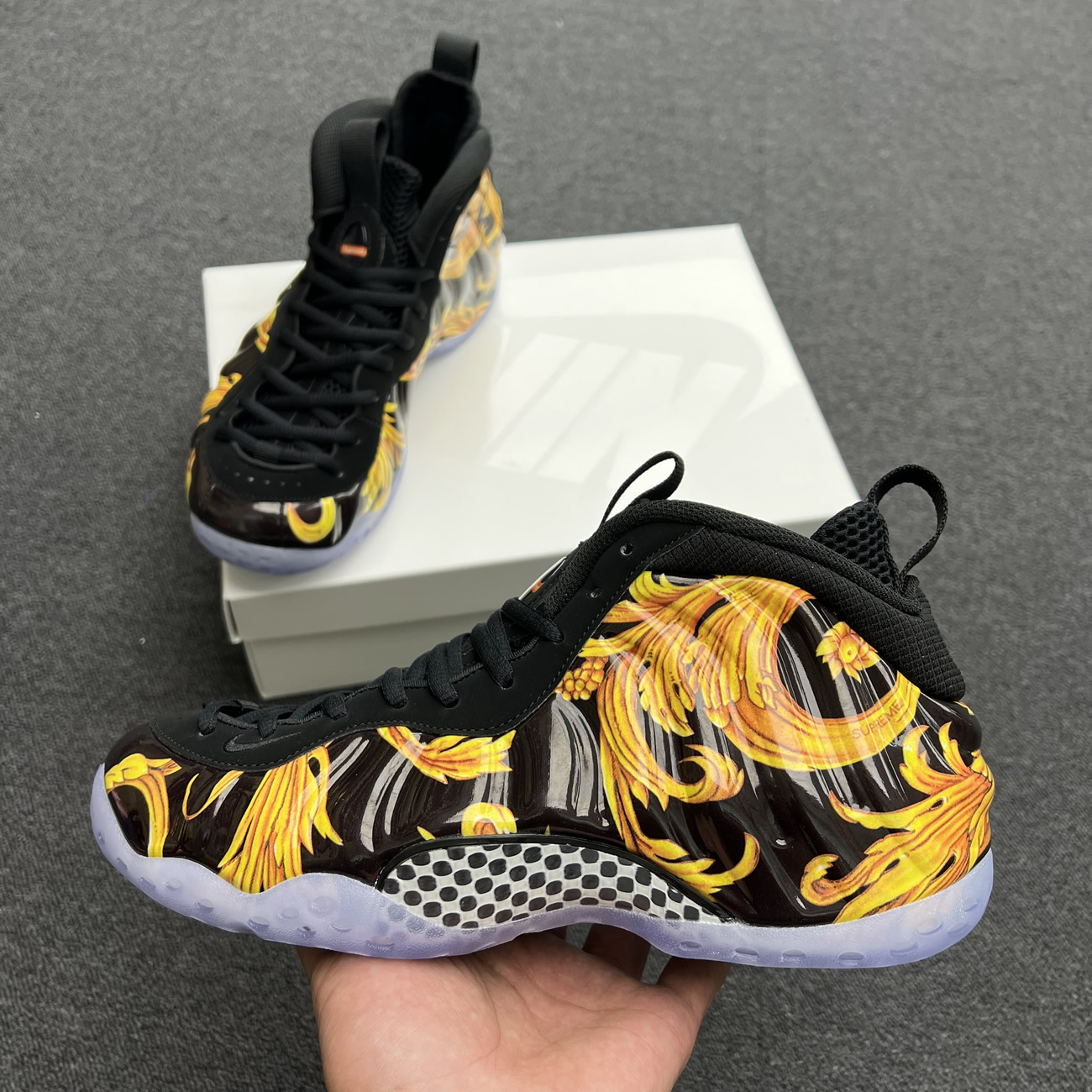 Nike Air Foamposite One Supreme Black Red 652792 001 600 (5) - www.newkick.vip