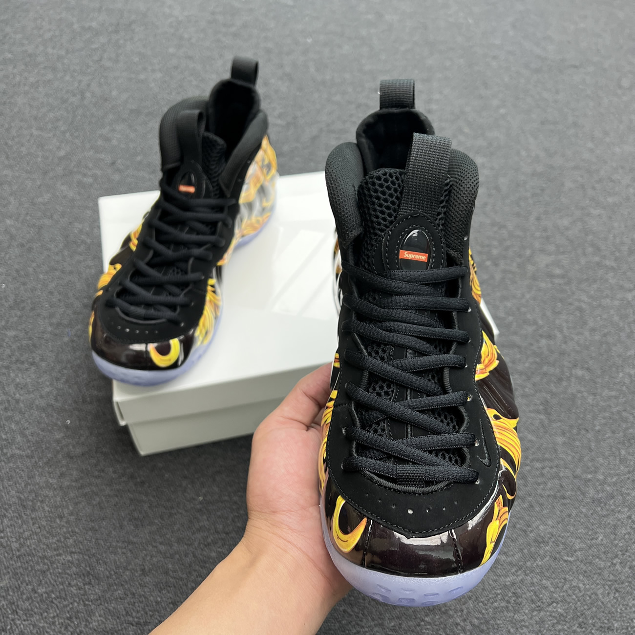 Nike Air Foamposite One Supreme Black Red 652792 001 600 (6) - www.newkick.vip