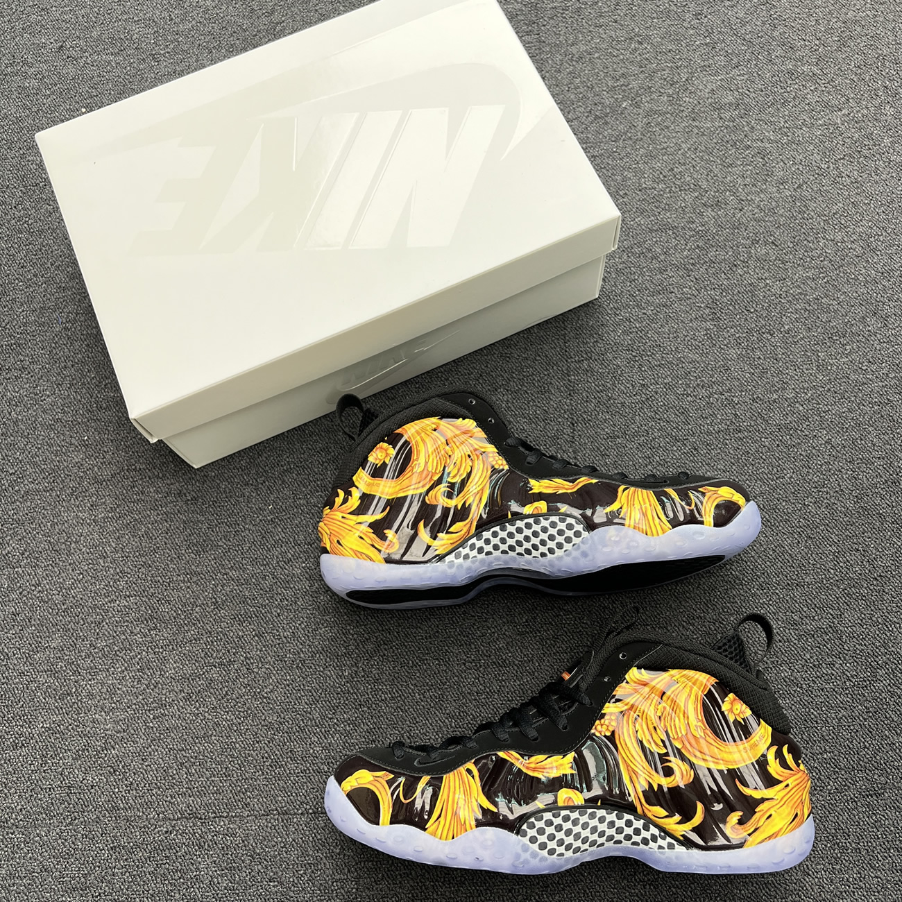 Nike Air Foamposite One Supreme Black Red 652792 001 600 (7) - www.newkick.vip