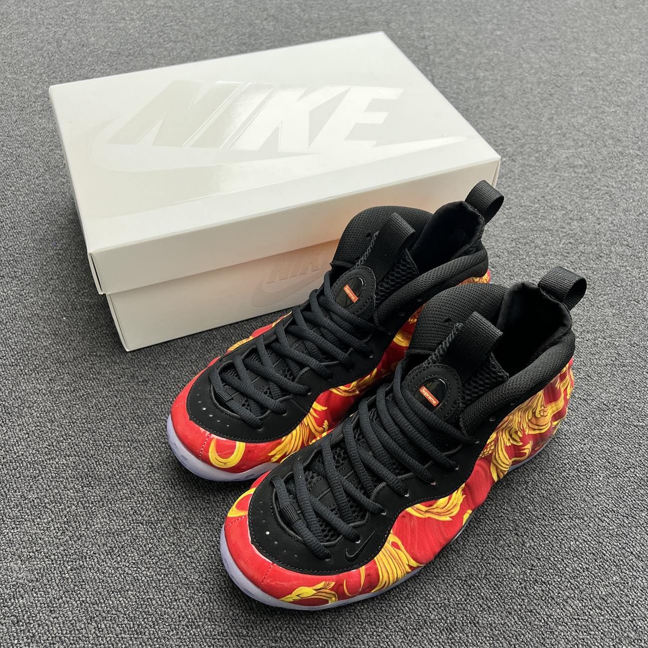 Nike Air Foamposite One Supreme Black Red 652792 001 600 (9) - www.newkick.vip