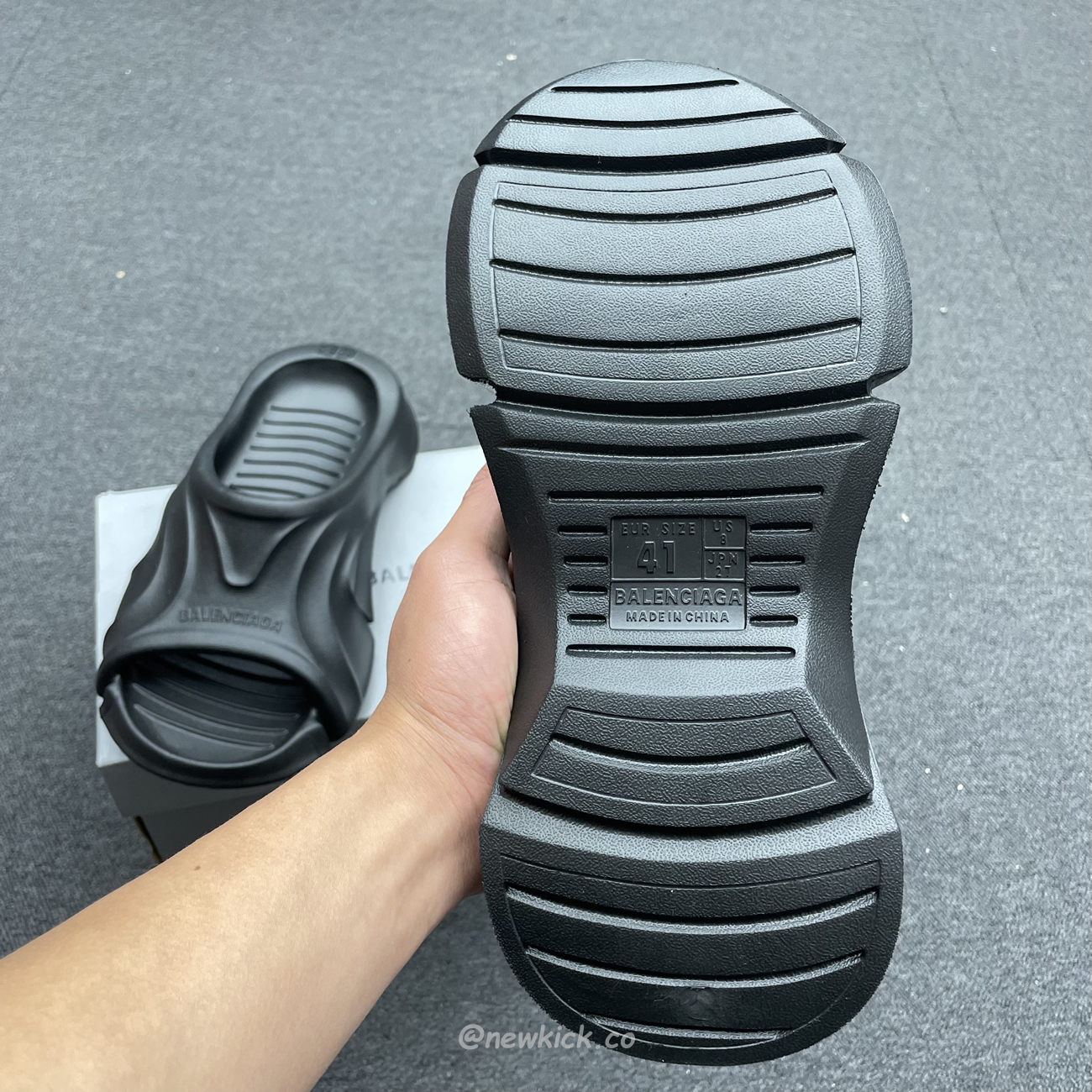 Balenciaga Mold Slide Sandal Black Beige 653874w3ce21000 (2) - www.newkick.vip