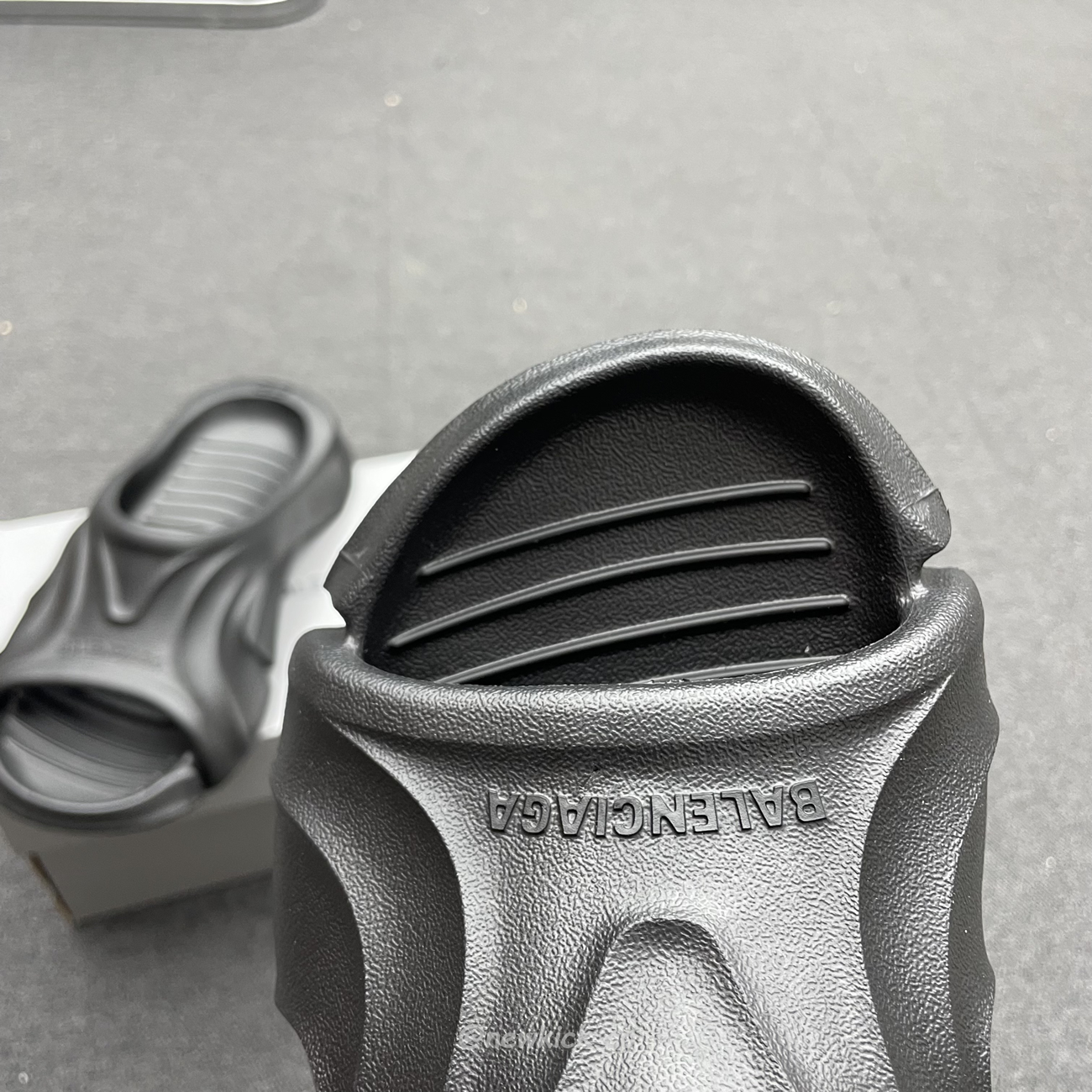 Balenciaga Mold Slide Sandal Black Beige 653874w3ce21000 (3) - www.newkick.vip