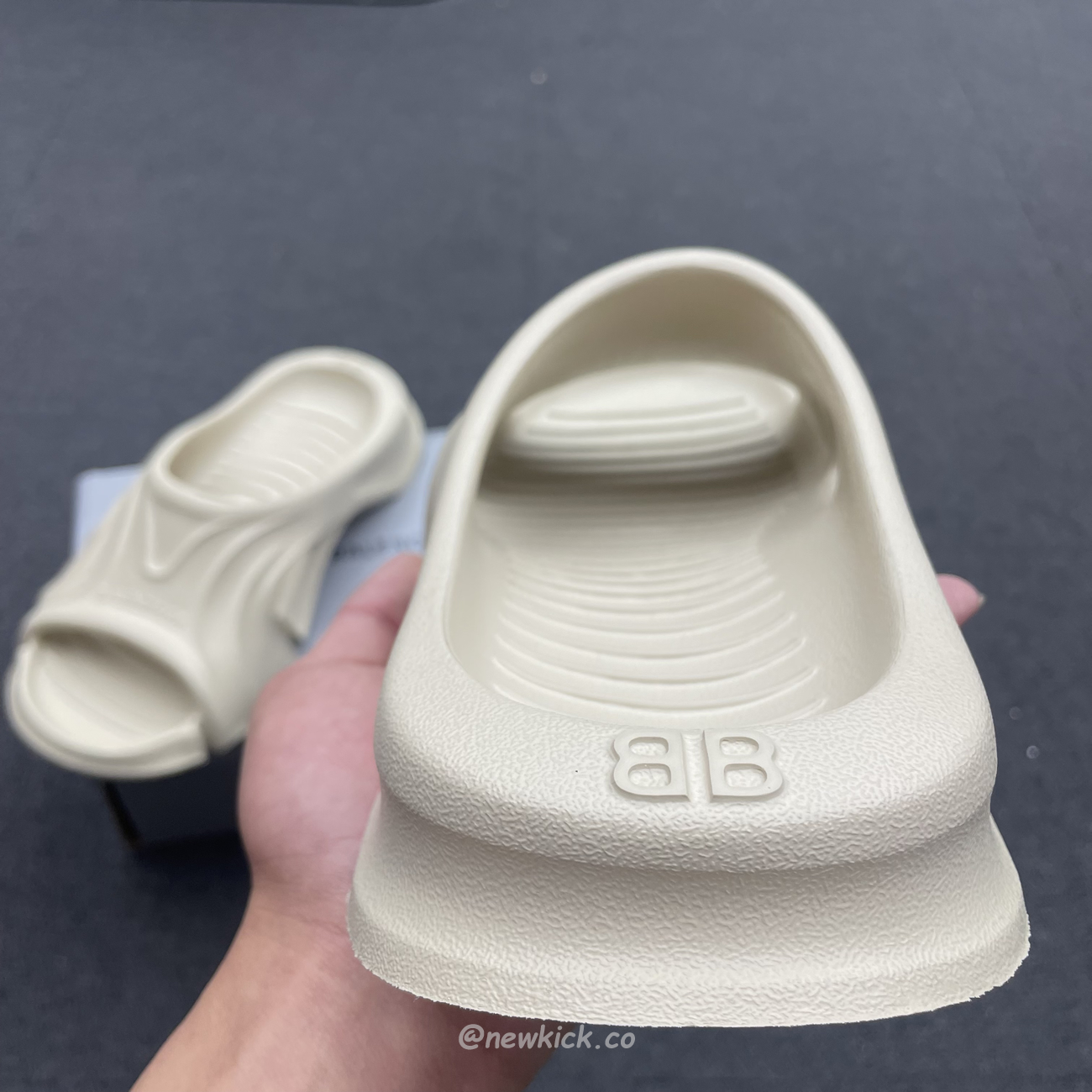 Balenciaga Mold Slide Sandal Black Beige 653874w3ce21000 (5) - www.newkick.vip