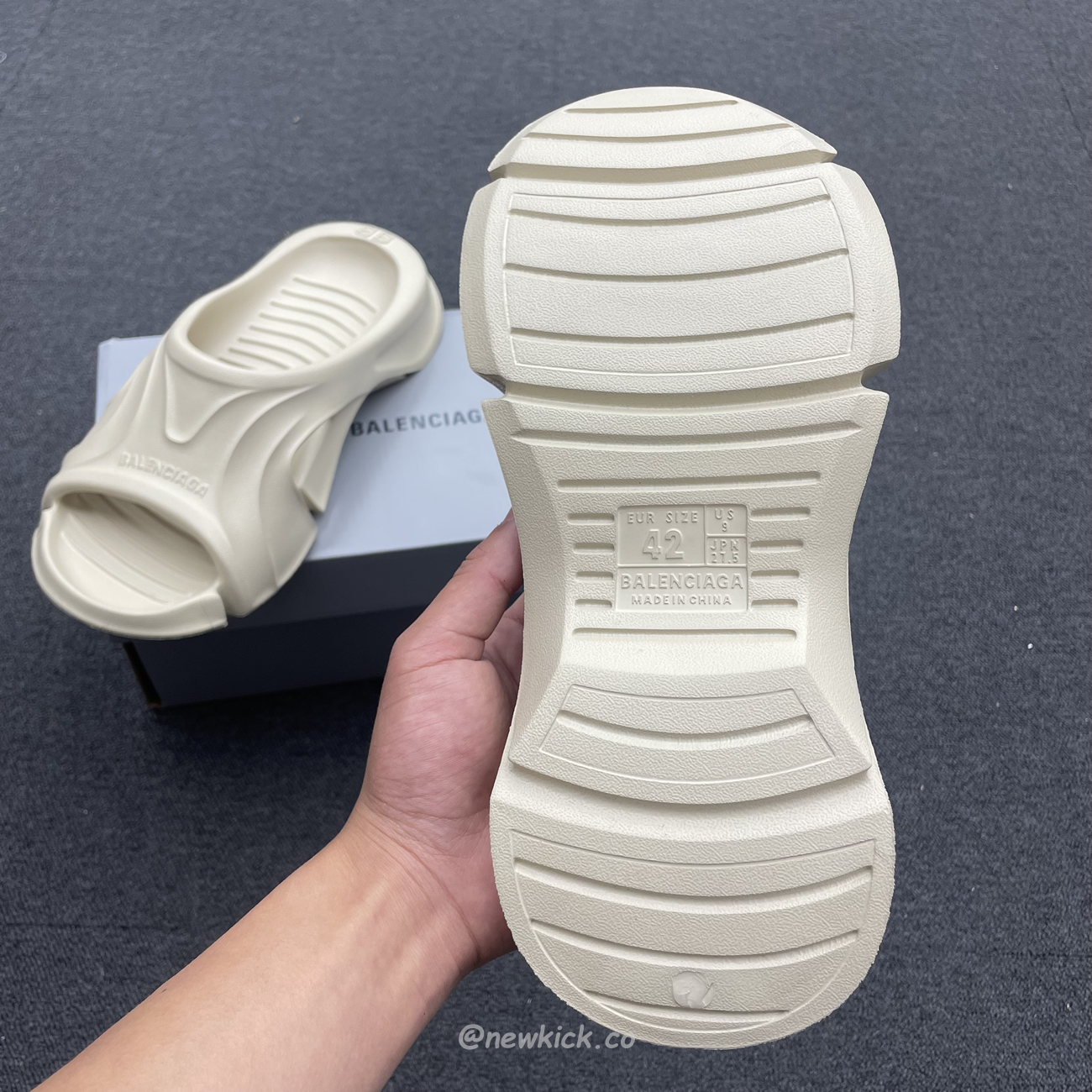 Balenciaga Mold Slide Sandal Black Beige 653874w3ce21000 (7) - www.newkick.vip