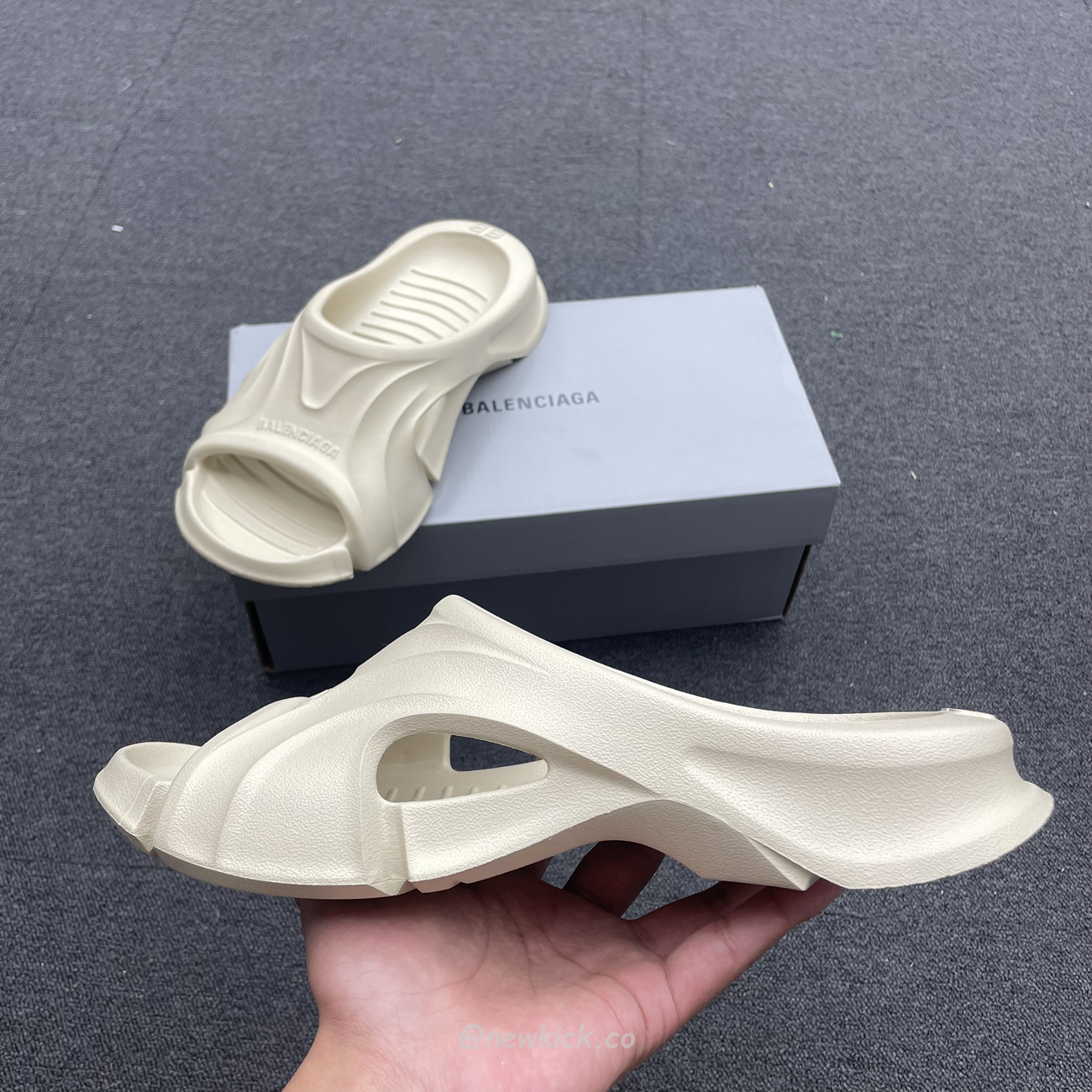 Balenciaga Mold Slide Sandal Black Beige 653874w3ce21000 (8) - www.newkick.vip