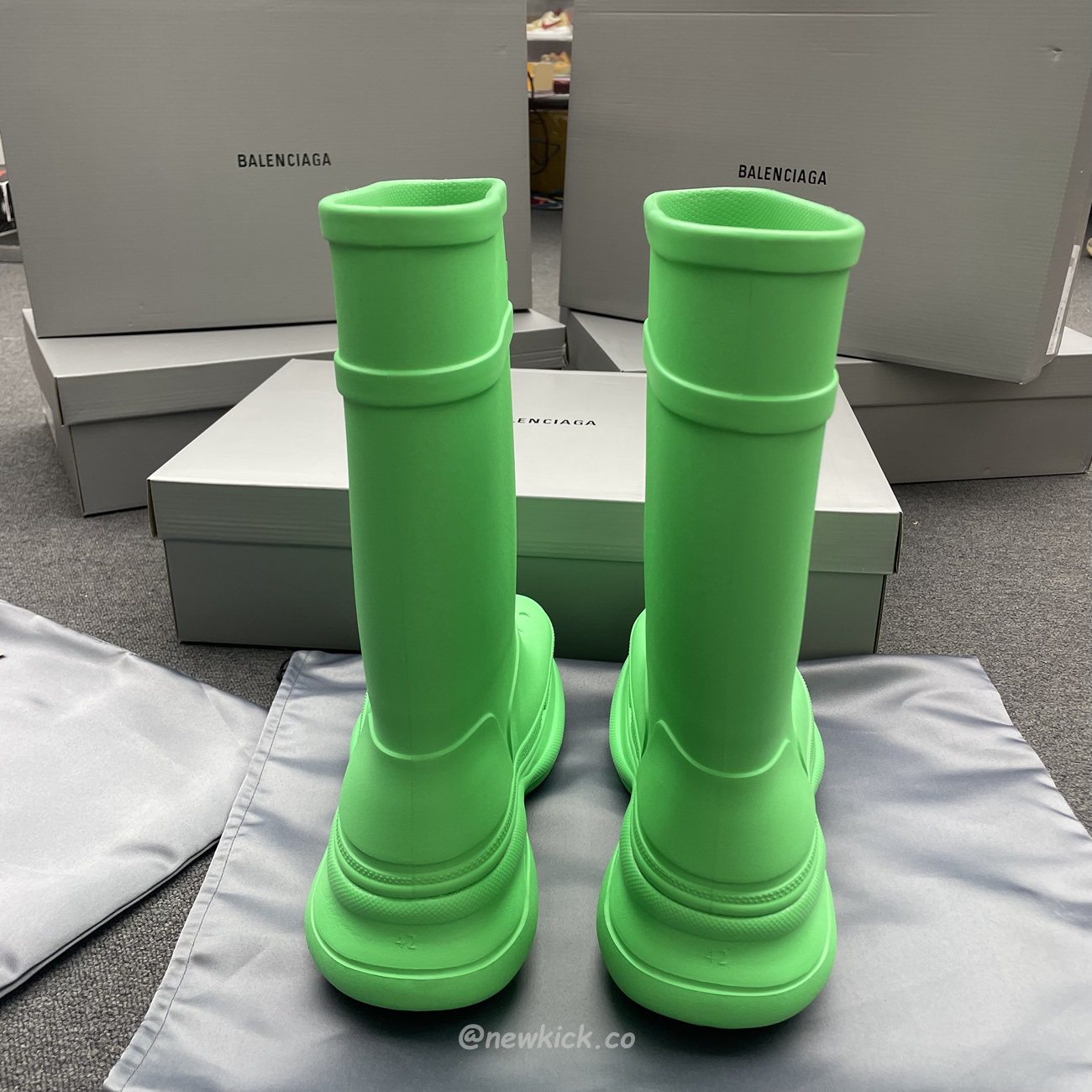 Balenciaga X Crocs Boot Black White Green Bright Pink Beige Rubber 677388w1s8e1000 (10) - www.newkick.vip