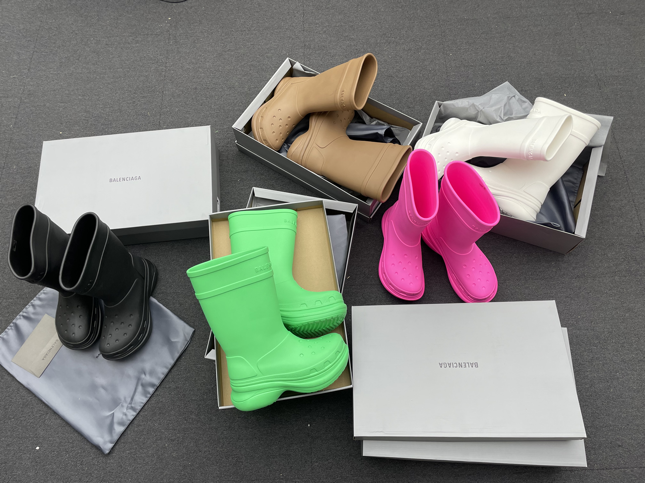 Balenciaga X Crocs Boot Black White Green Bright Pink Beige Rubber 677388w1s8e1000 (13) - www.newkick.vip