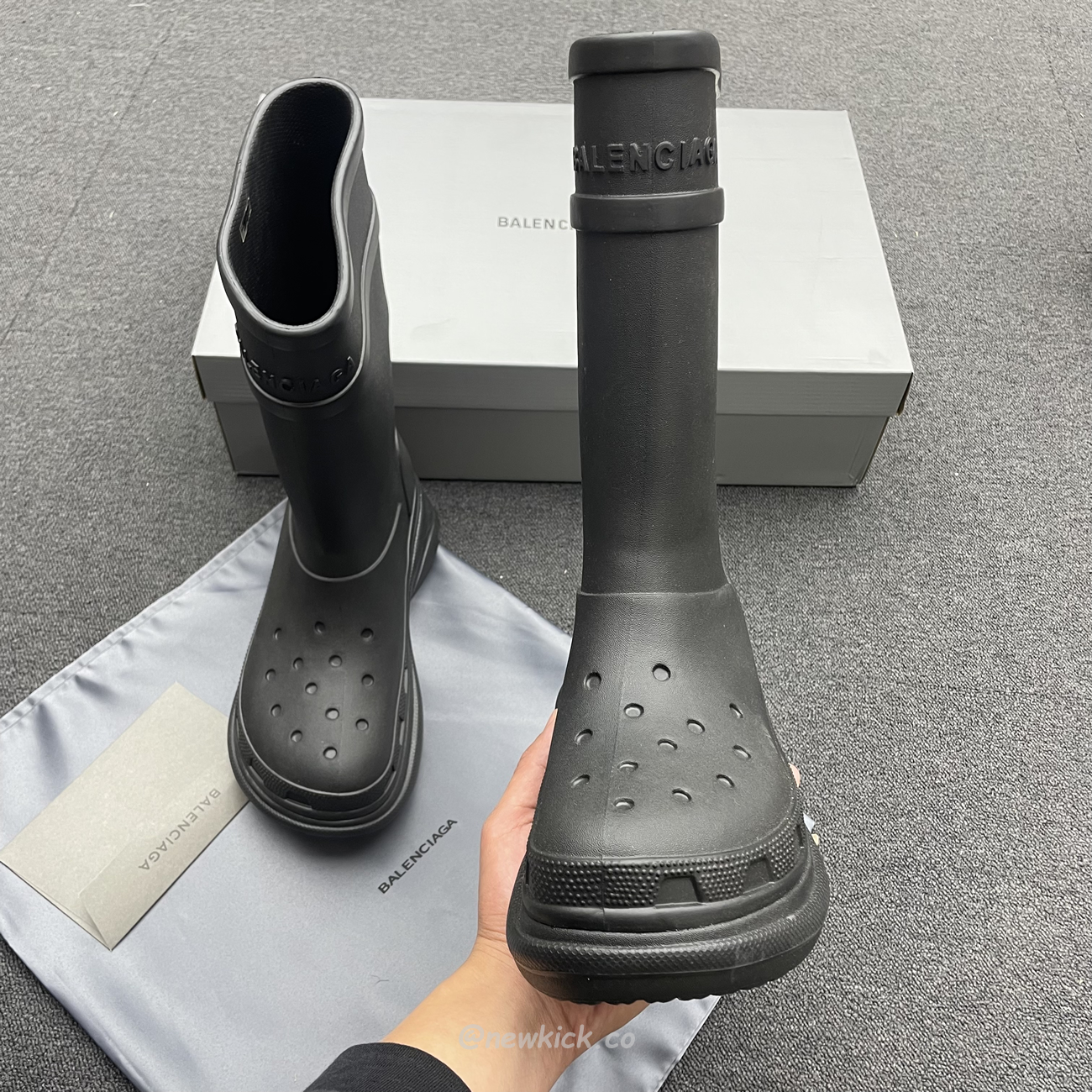 Balenciaga X Crocs Boot Black White Green Bright Pink Beige Rubber 677388w1s8e1000 (5) - www.newkick.vip