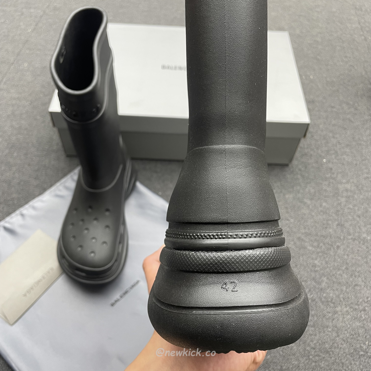 Balenciaga X Crocs Boot Black White Green Bright Pink Beige Rubber 677388w1s8e1000 (6) - www.newkick.vip