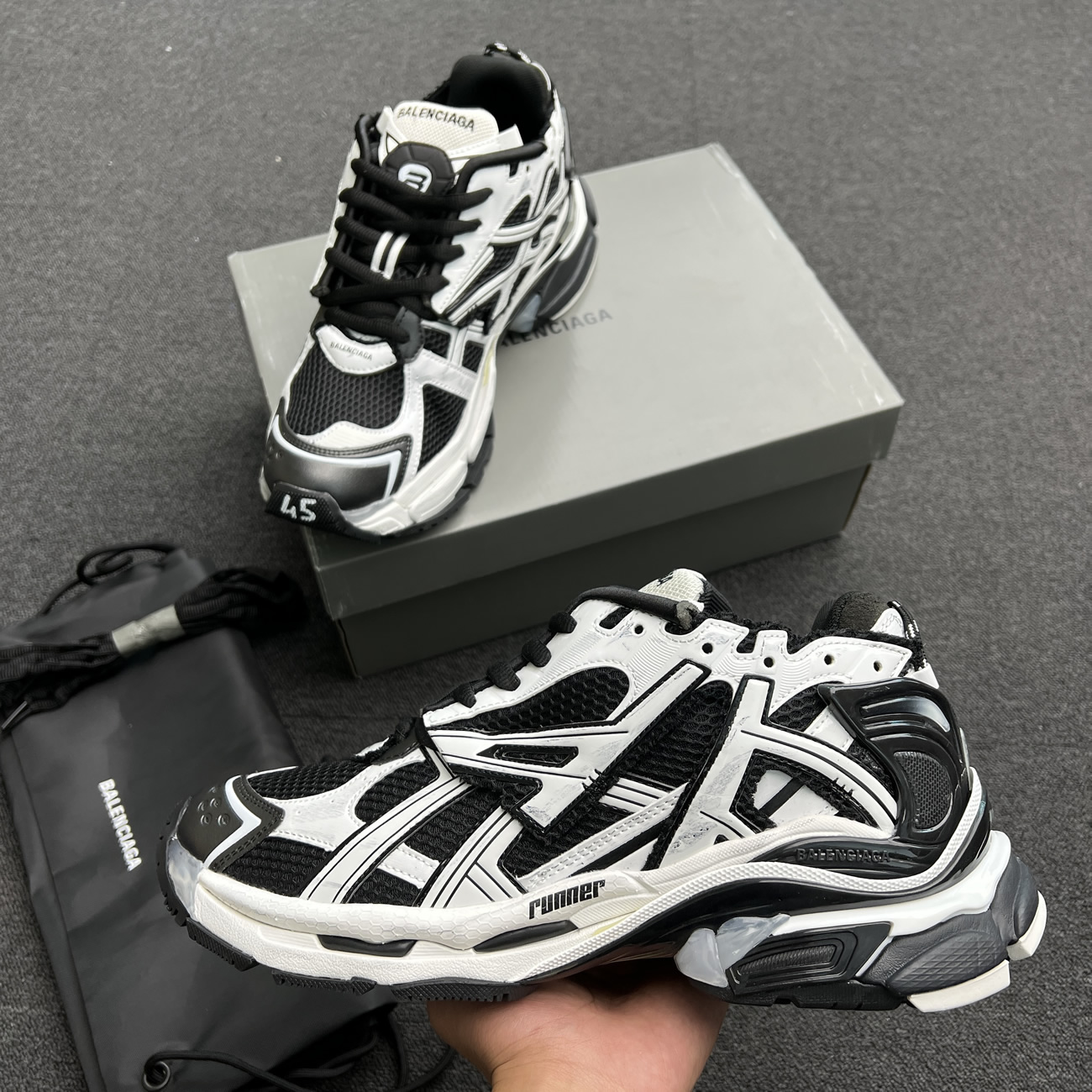 Balenciaga Runner White Black White 677403w3rb29010 (9) - www.newkick.vip Balenciaga Runner White Black White 677403w3rb29010 (9) - www.newkick.vip