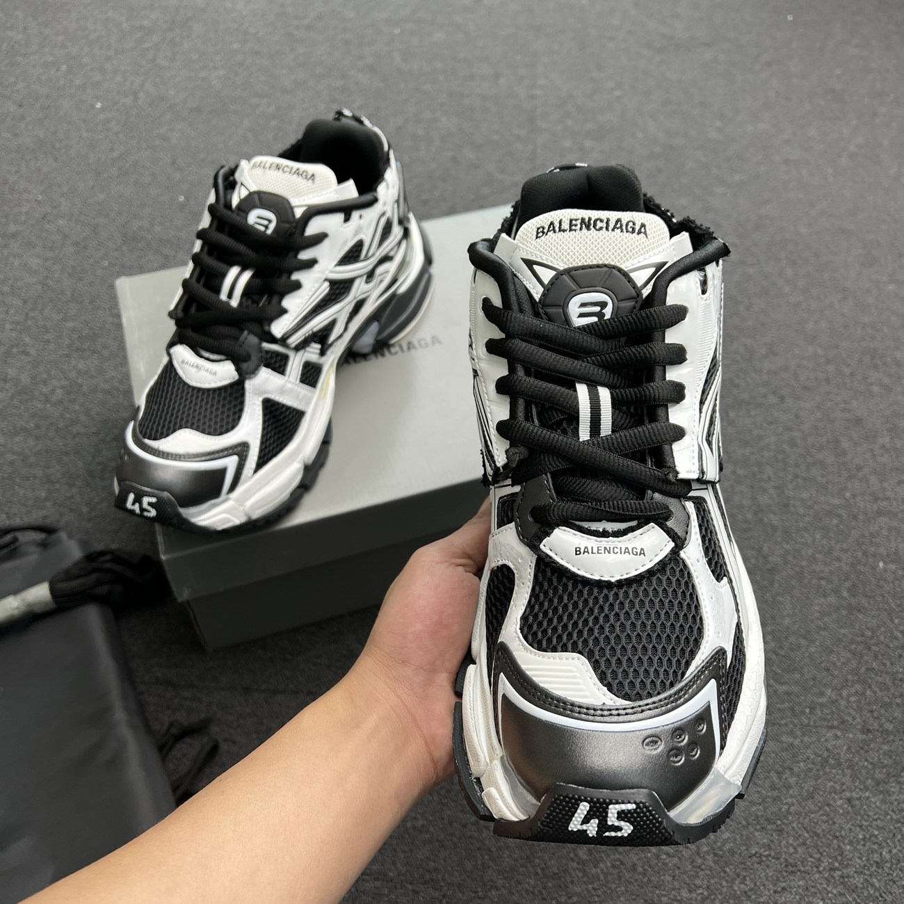 Balenciaga Runner White Black White 677403w3rb29010 (3) - www.newkick.vip