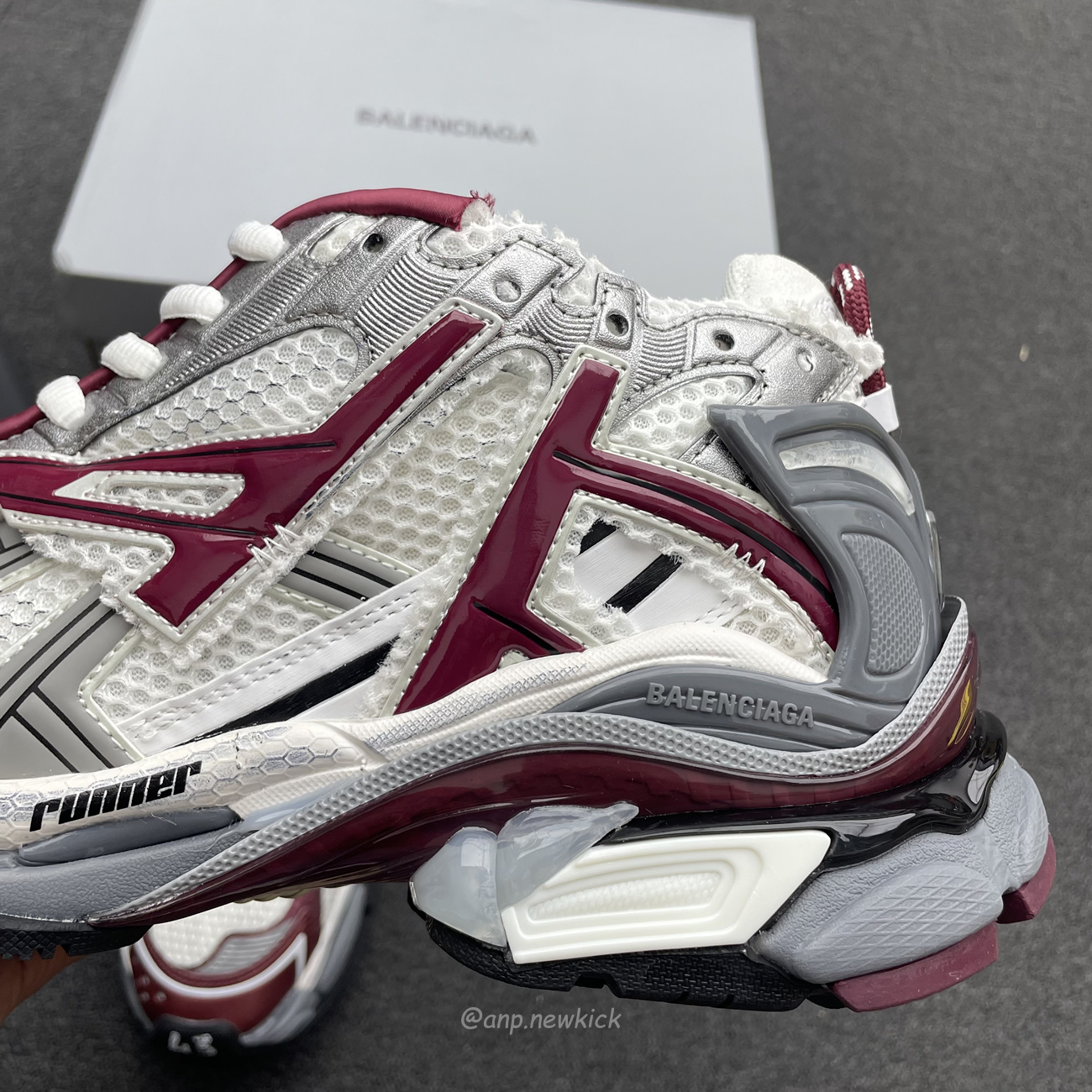 Balenciaga Runner Burgundy 677403w3rb3 (12) - www.newkick.vip