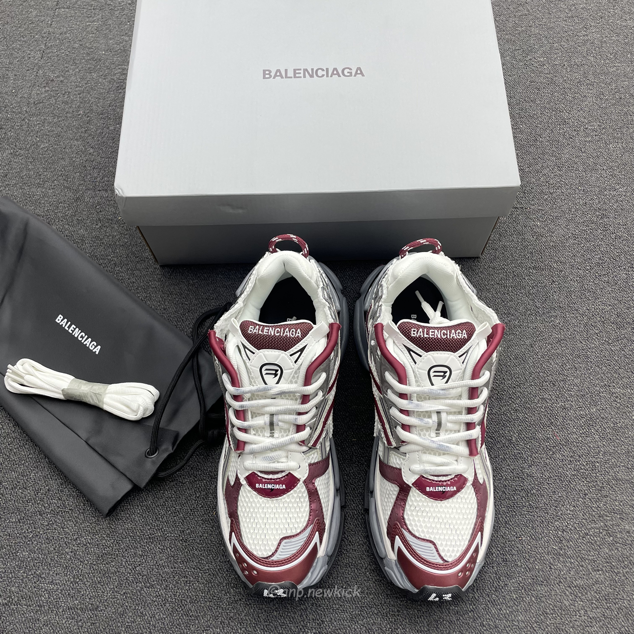 Balenciaga Runner Burgundy 677403w3rb3 (8) - www.newkick.vip