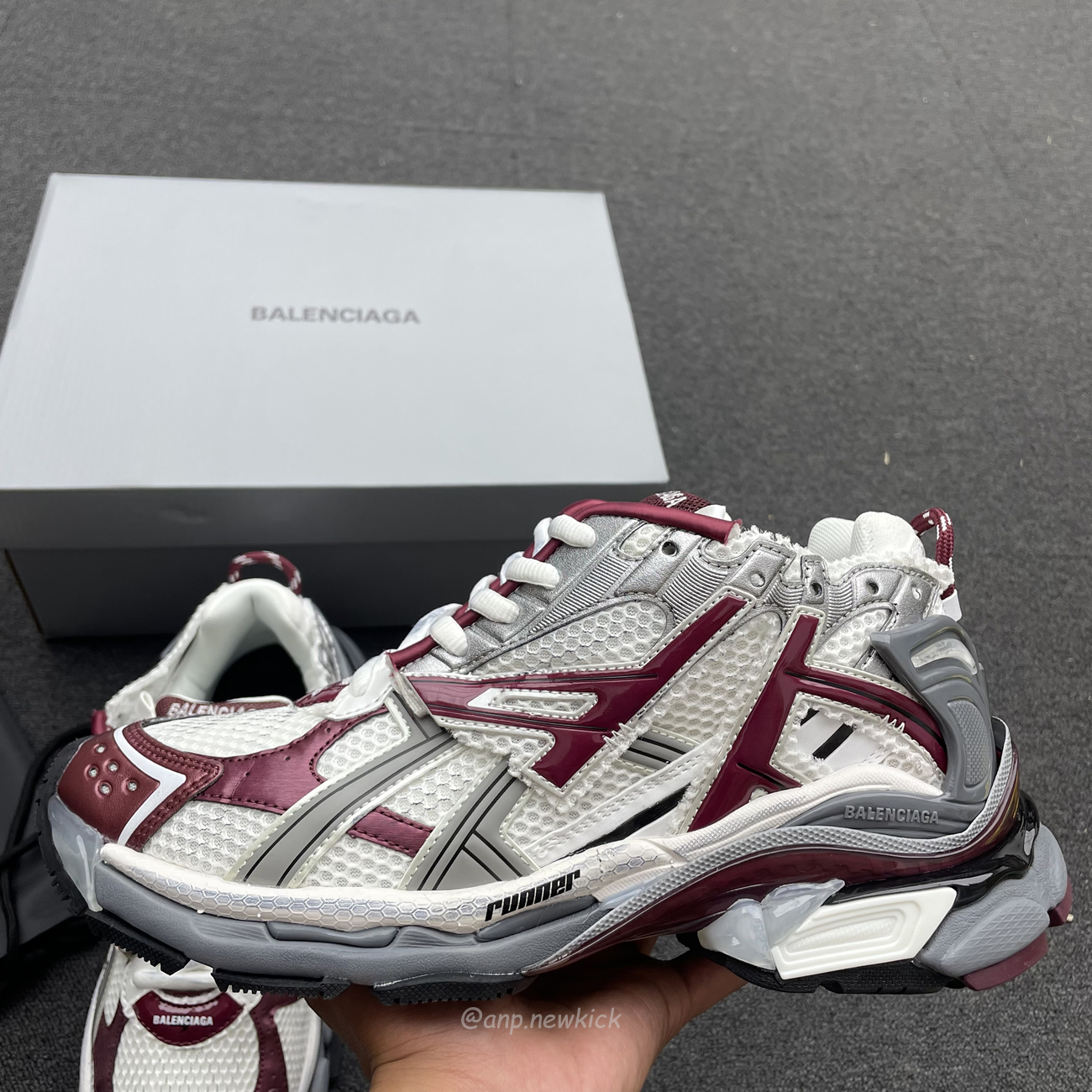 Balenciaga Runner Burgundy 677403w3rb3 (9) - www.newkick.vip