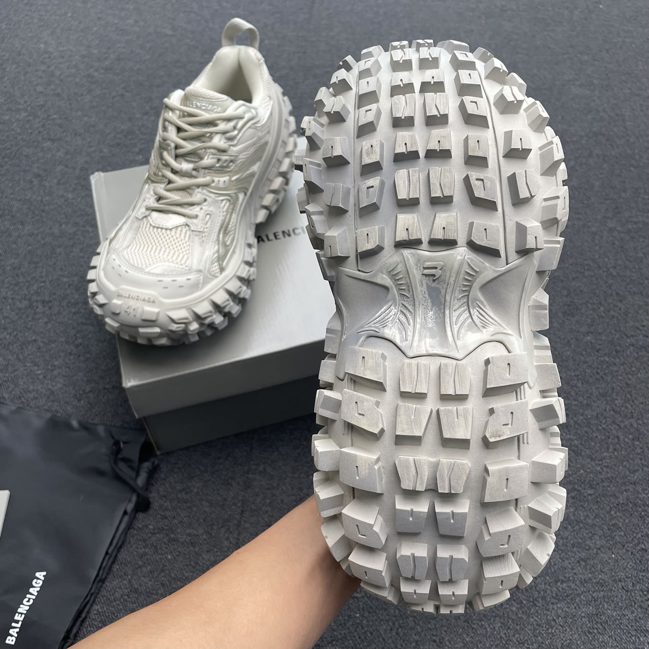 Balenciaga Defender Green Black Grey Navy Beige (2) - www.newkick.vip