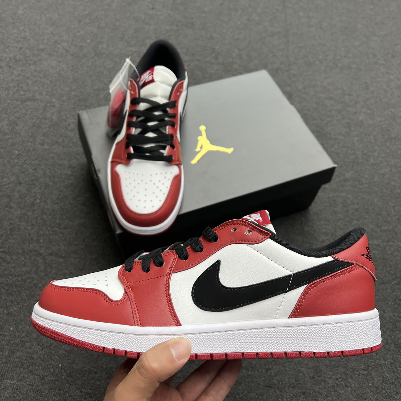 Jordan 1 Retro Low Chicago 2016 705329 600 (2) - www.newkick.vip