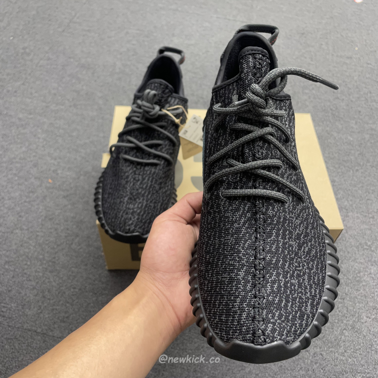 Adidas Yeezy Boost 350 Pirate Black Aq2659 (2) - www.newkick.vip