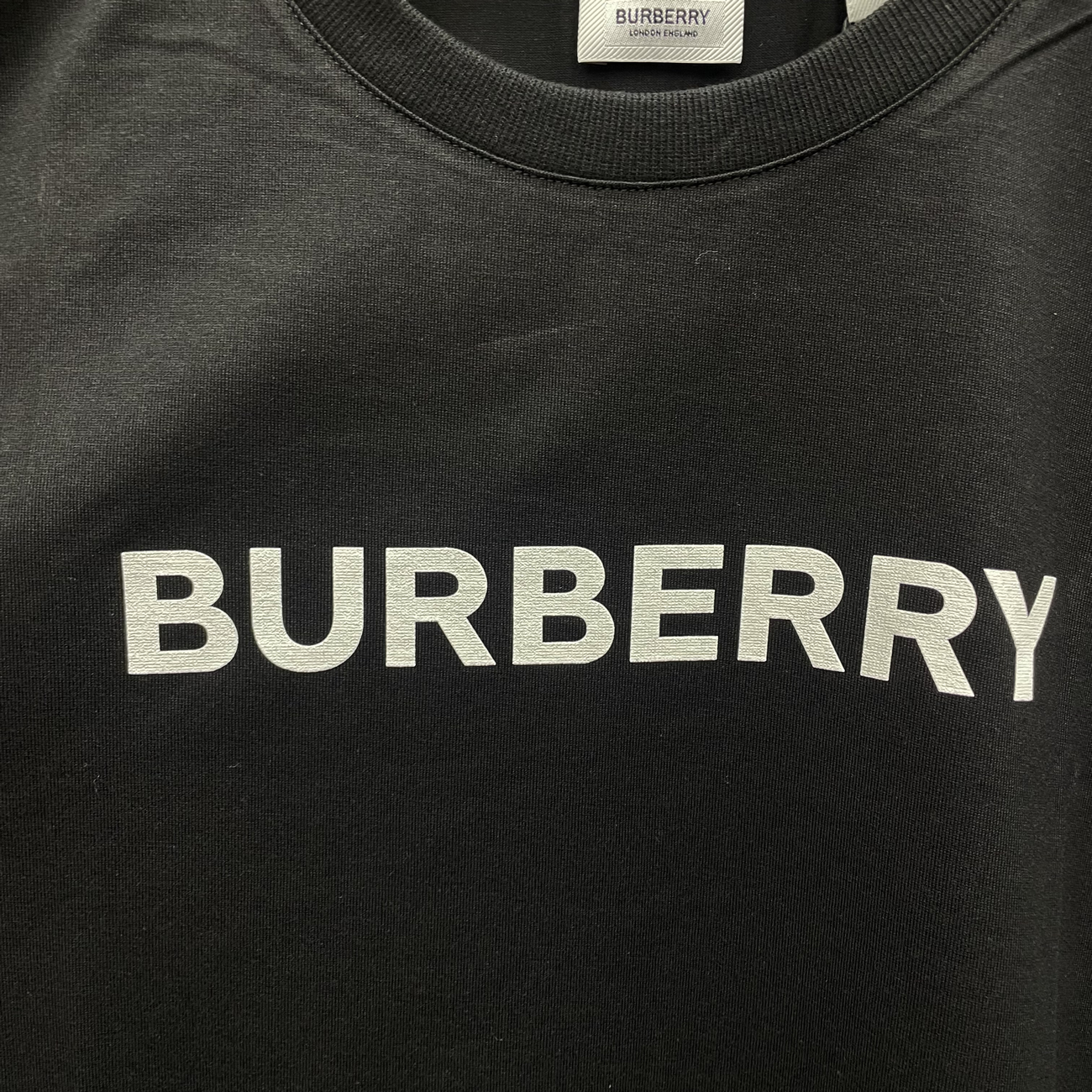 Burberry Logo Print Cotton Oversized T Shirt Black Blue White Aw22 (2) - www.newkick.vip