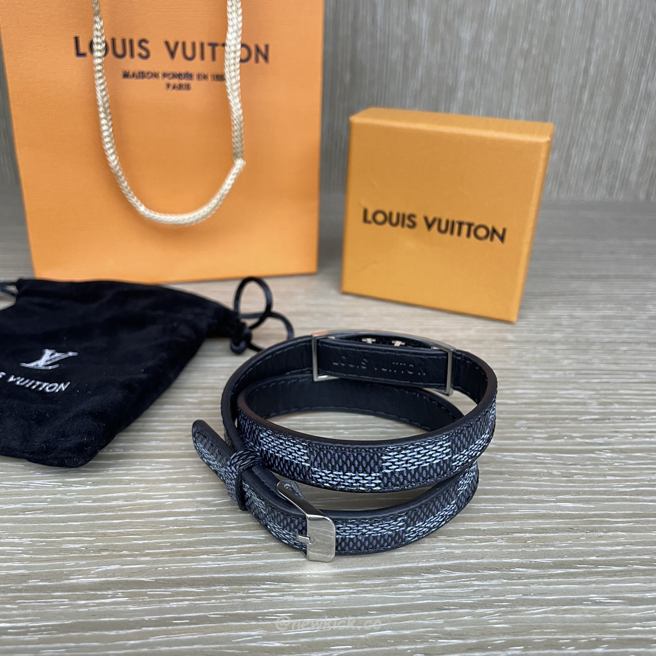 Louis Vuitton Leather Bracelet (3) - www.newkick.vip