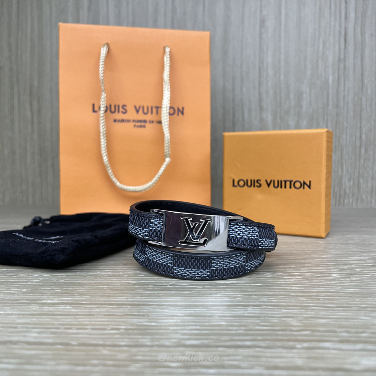 Louis Vuitton Leather Bracelet (4) - www.newkick.vip