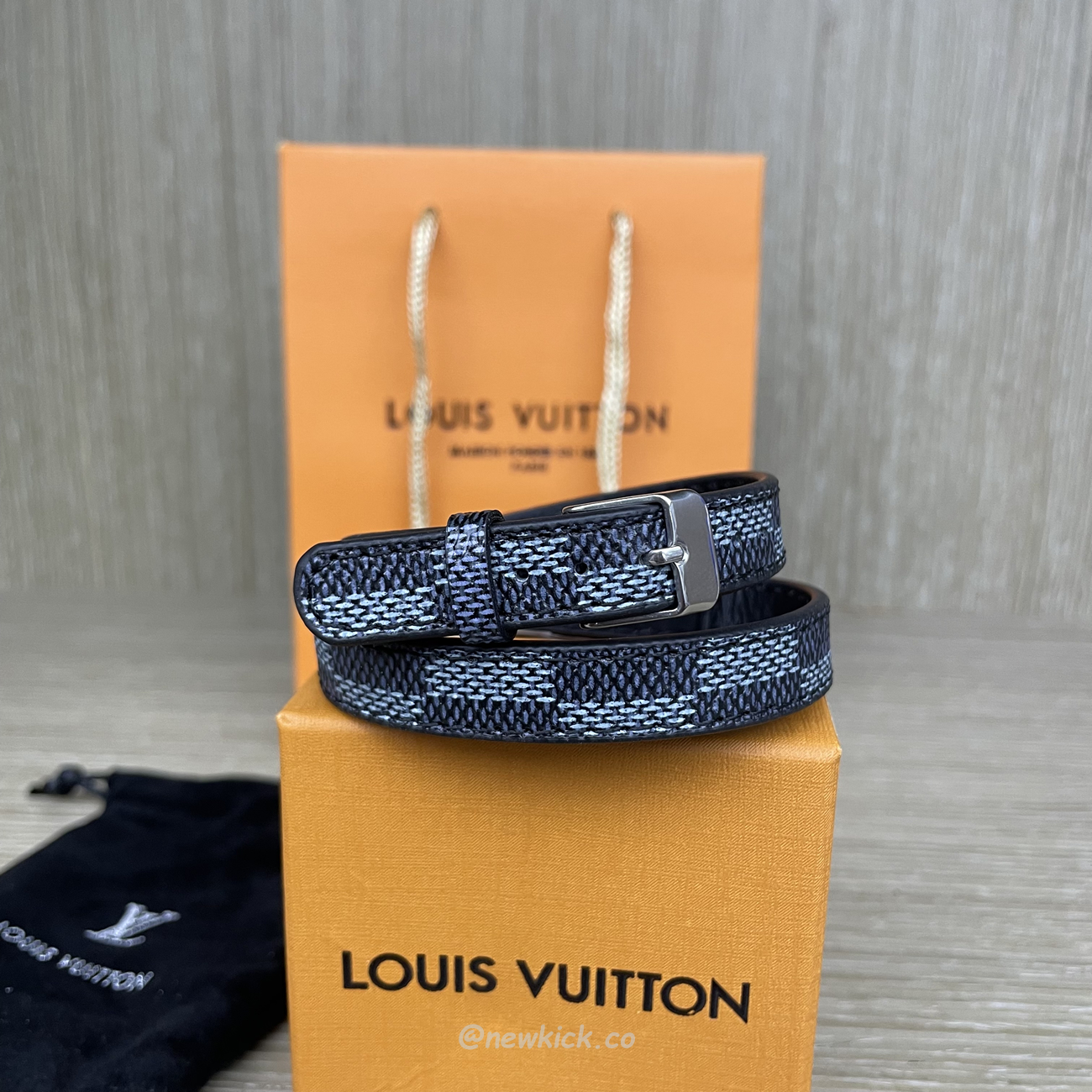 Louis Vuitton Leather Bracelet (7) - www.newkick.vip