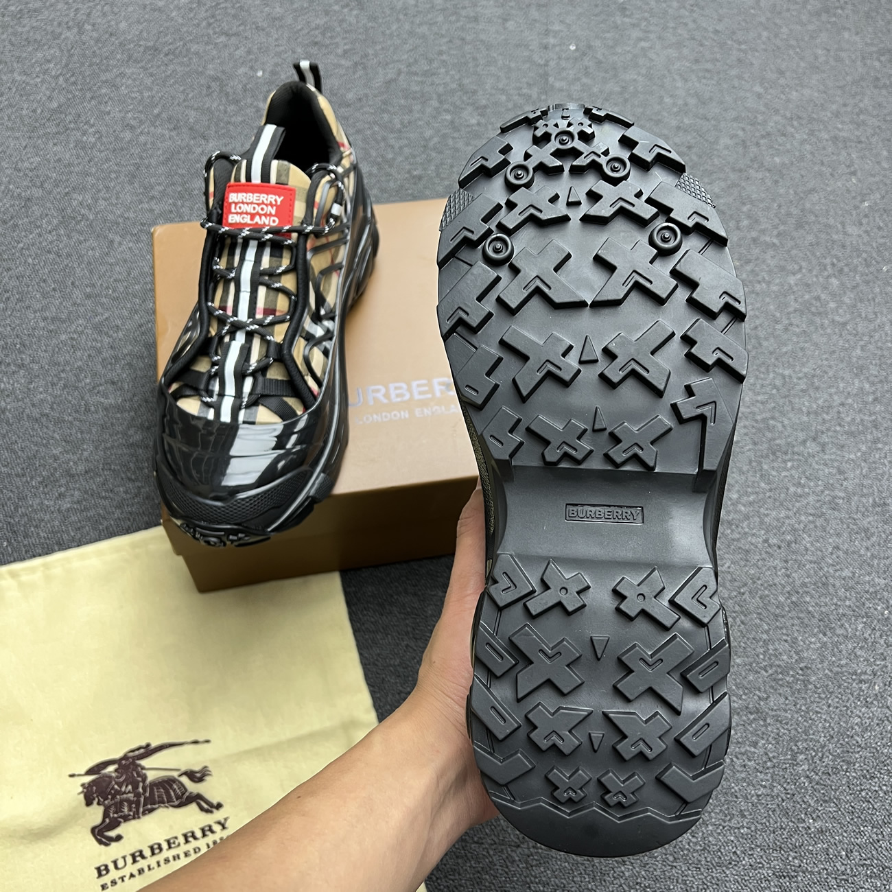 Burberry Vintage Check Cotton Arthur Black (10) - www.newkick.vip