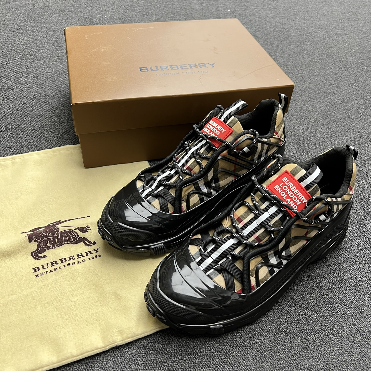 Burberry Vintage Check Cotton Arthur Black (5) - www.newkick.vip